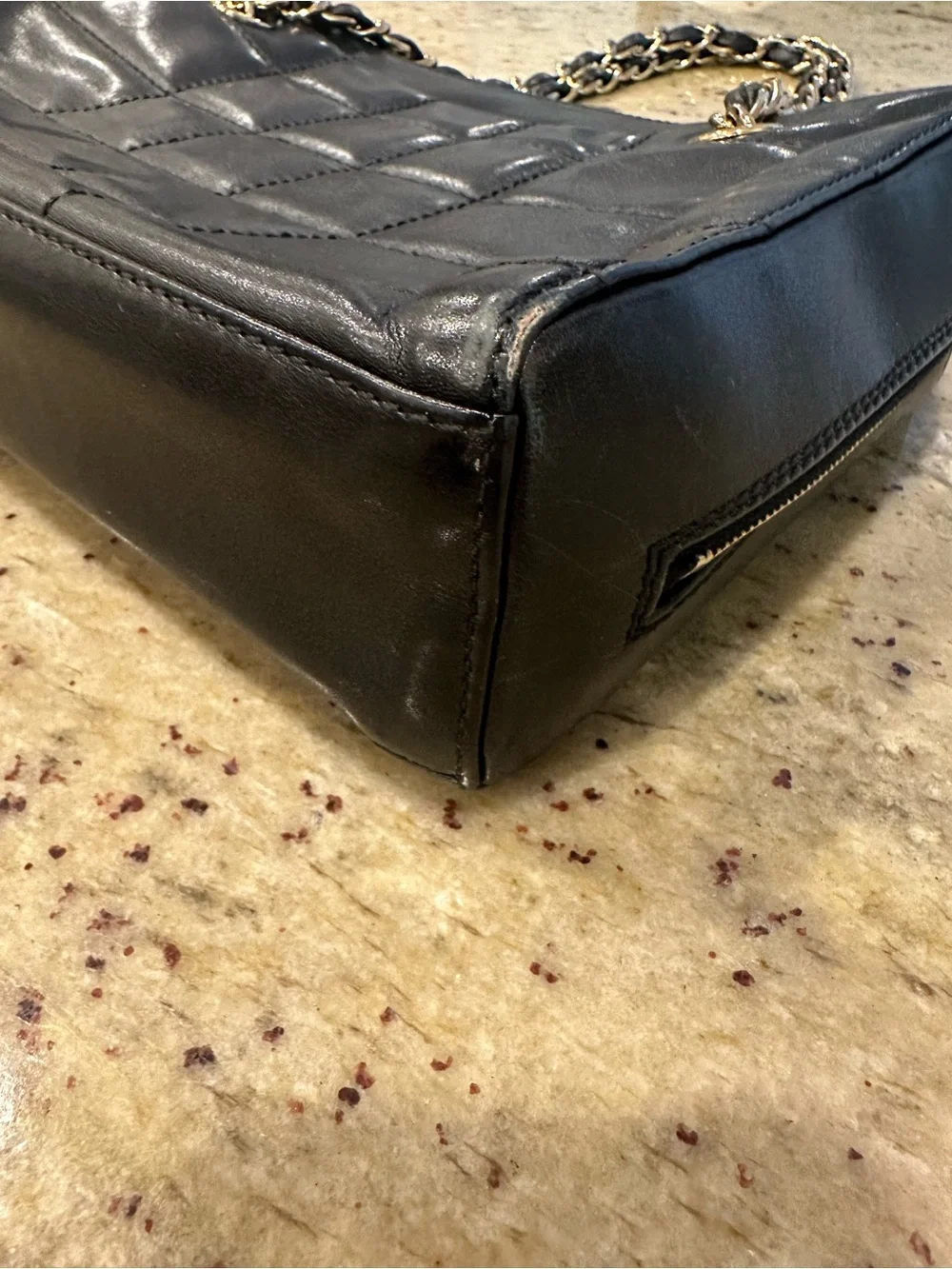 CHANEL Black Quilted Leather Shoulder Bag with Gold Chain